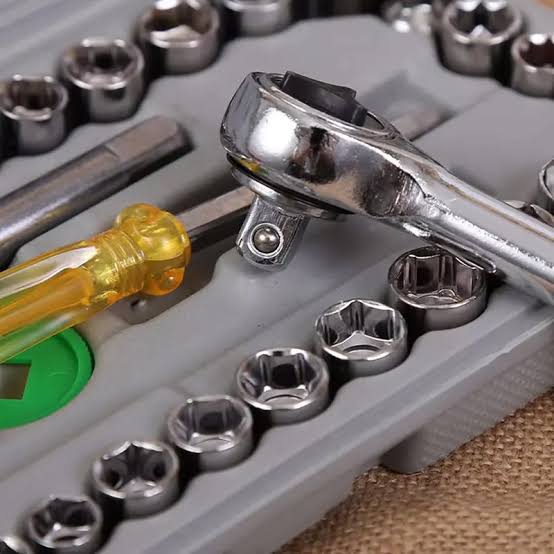 40 Pcs Socket Wrench Set – 1/4" & 3/8" Drive SAE & Metric Tool Set